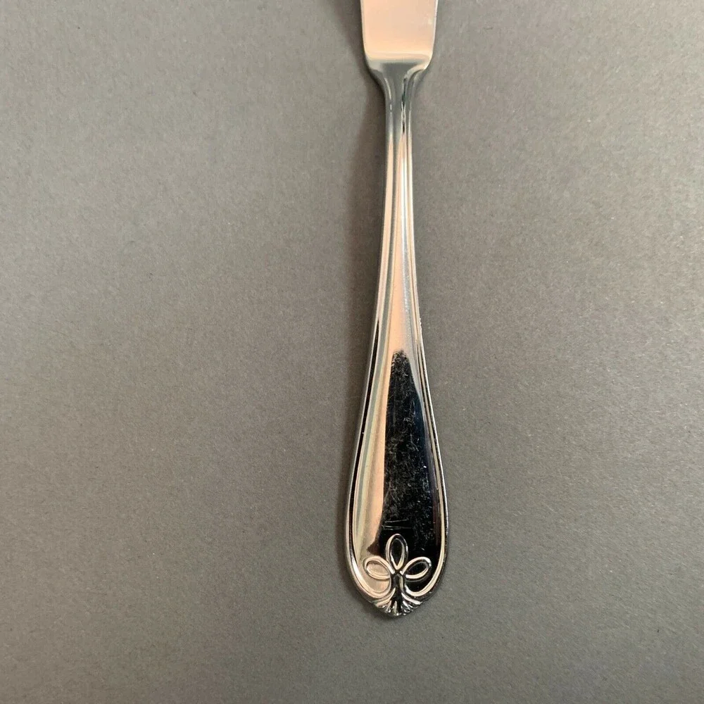 Reed‎ & Barton Ribbon Crest Butter Knife 18/10 Stainless Steel Flatware 6 3/4